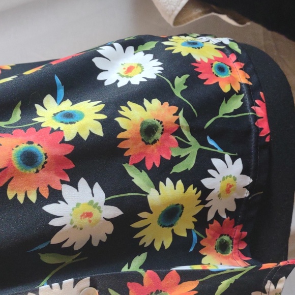 Vintage 70's Black w/Daisies Short Sleeved Button Up Blouse -Modern Edge Sz LG - Picture 4 of 16